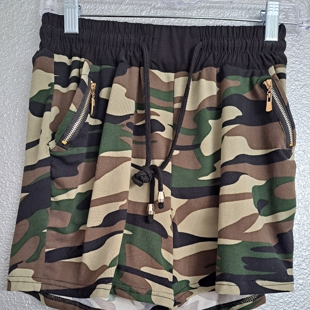 Camo Shorts With Drawstring    Size 5/7
